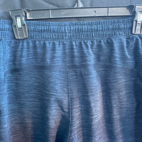 Lululemon shorts 9 inch - Picture 3 of 10